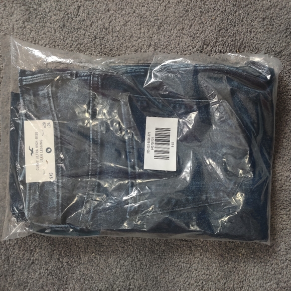 Hollister Curvy Ultra High-Rise Jean Leggings - Picture 3 of 5